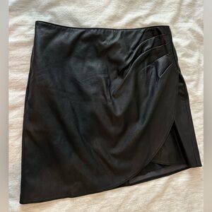 Abercrombie black faux leather rushed skirt